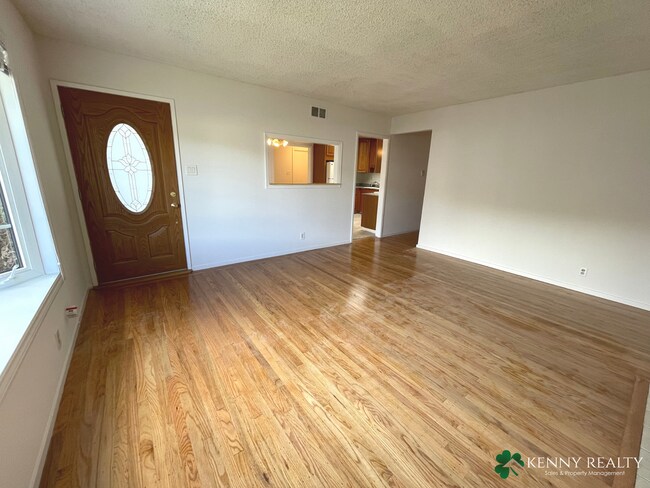 Building Photo - Three Bedroom Home with Lots of Common Area in Sunshine Gardens in SSF