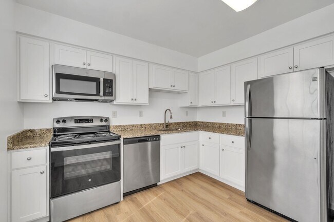 Building Photo - Easy Living- Easy Leasing- 2 Bedroom Apart...