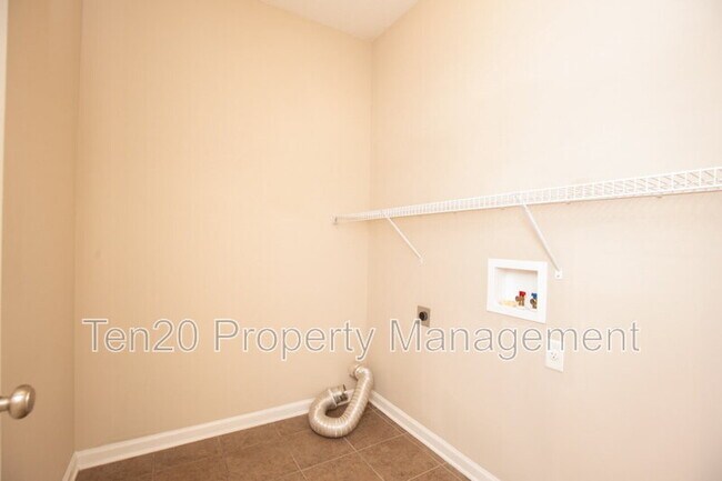 Building Photo - 2510 Ridgewood Way