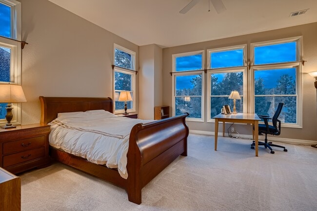 Building Photo - 7046 Forest Ridge Cir