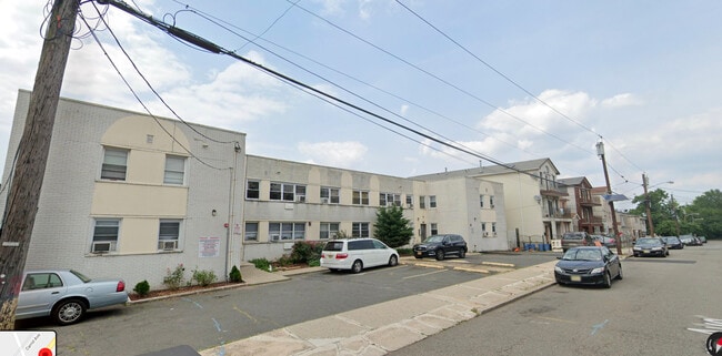 Primary Photo - 83 Western Ave
