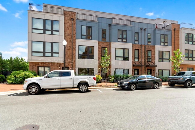 Building Photo - 402 Stabler Ln