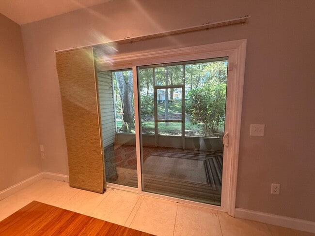 Building Photo - 2 Bed / 2 Bath Condo in The Gables