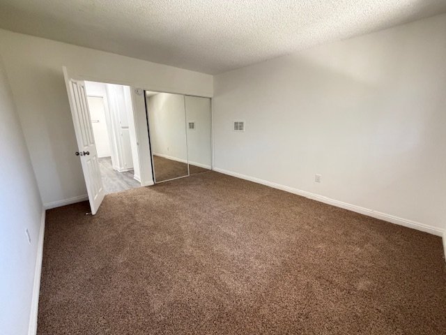 Building Photo - 1535 E Canfield Ln