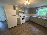 Building Photo - Bright & Spacious Apartment with Heat Included – Convenient Sanford Location!