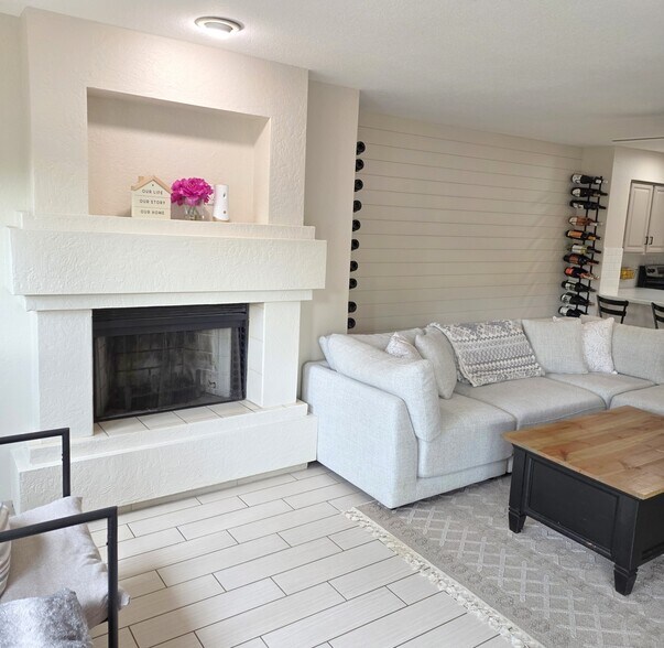 Building Photo - 10080 E Mountainview Lake Dr