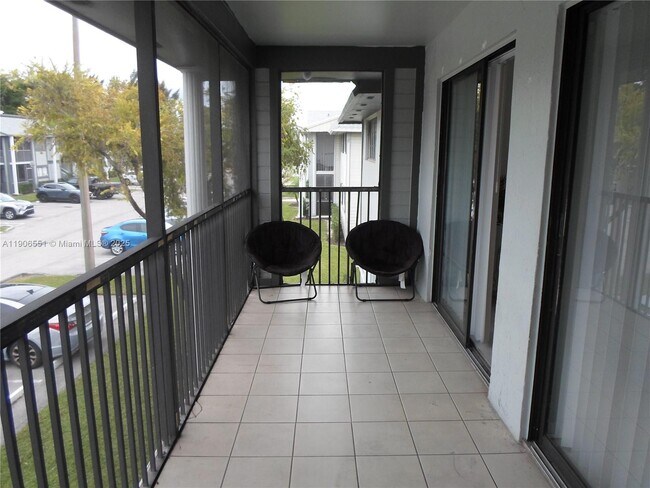 Building Photo - 20760 NE 4th Ct