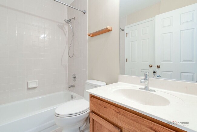 Building Photo - 305 Satinwood Terrace