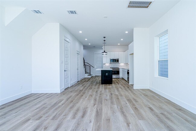 Building Photo - 5402 Margarita St