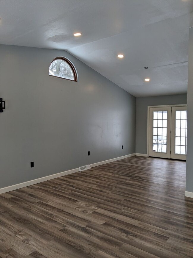 Building Photo - 3 bedroom 2.5 bathroom single family home in Chippewa Township