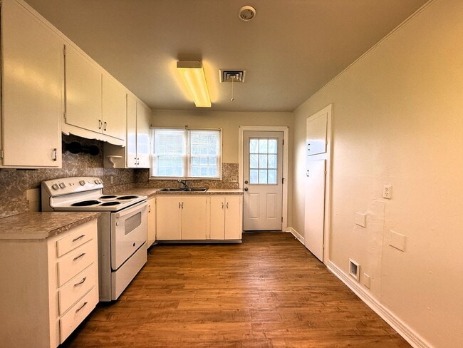 Building Photo - Welcome Home! 15% Discount for two months!!