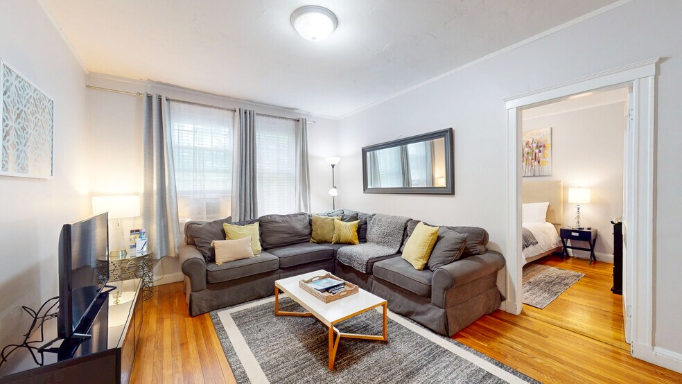 Primary Photo - 169 Kent St