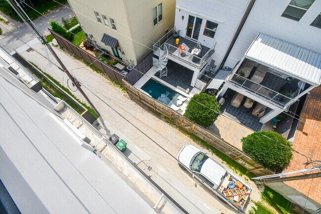 Building Photo - 4705 Gibson St