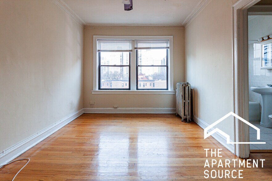 Building Photo - 1160 N Dearborn St
