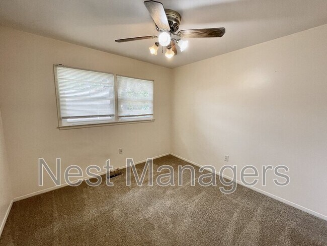 Building Photo - 717 Rockwood Dr
