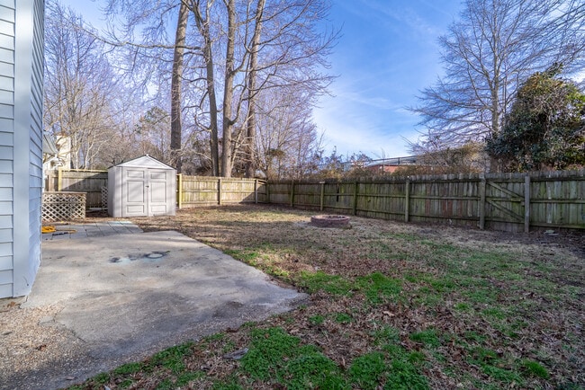 Building Photo - 1305 Eaglewood Dr