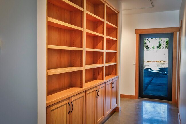 Building Photo - Private, Custom Home in Greenbank!