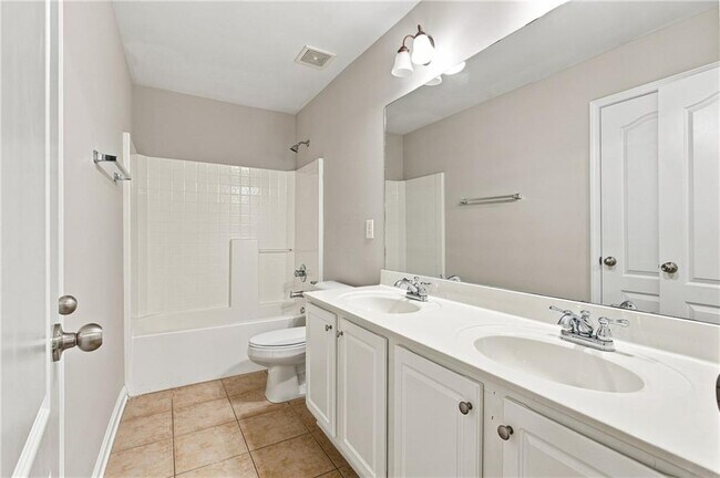 Building Photo - 3135 Carrick Rd