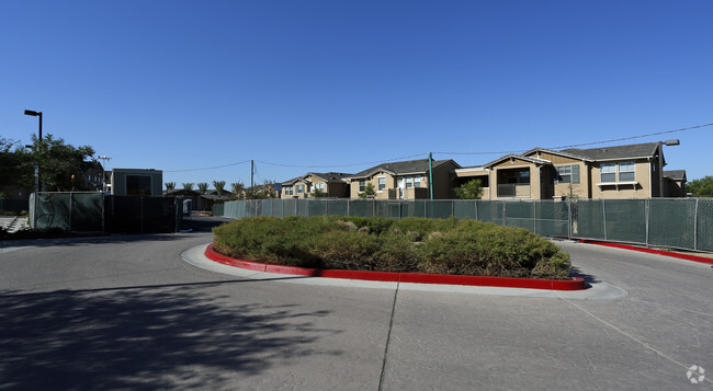 Building Photo - Highgrove Blossom Apartments
