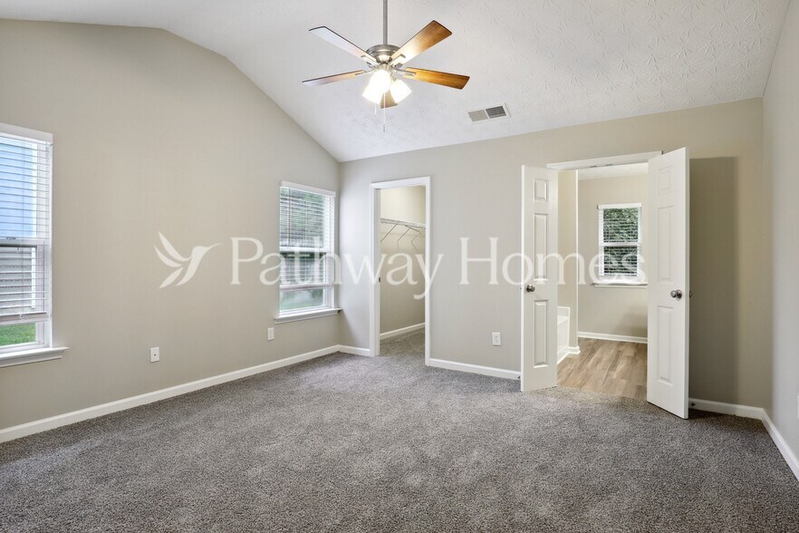 Building Photo - 210 Silver Arrow Cir