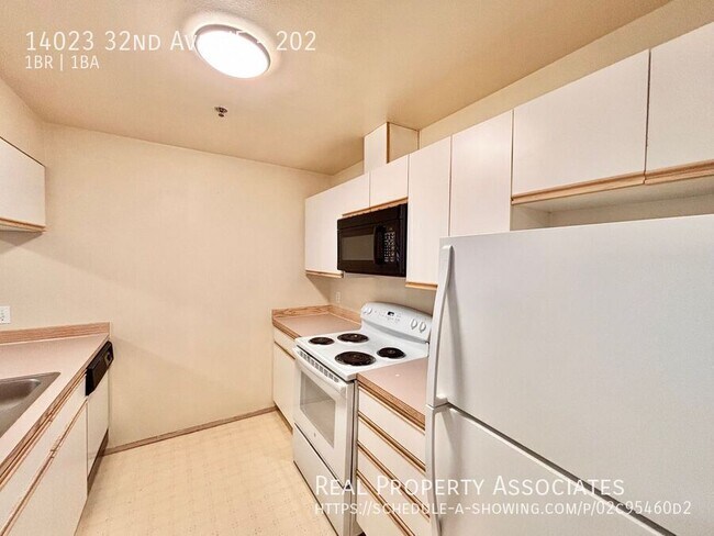 Building Photo - 14023 32nd Ave NE