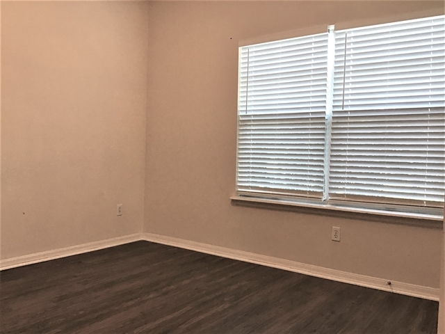 Building Photo - 12627 Lake Sawyer Dr