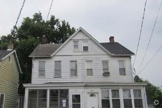 Building Photo - 40 Davis St