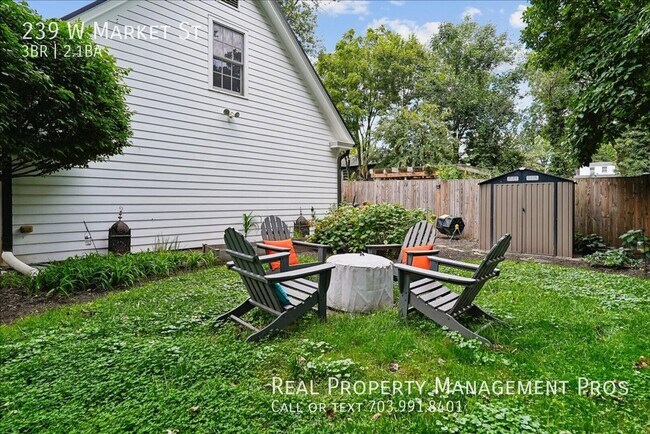 Building Photo - 239 W Market St-