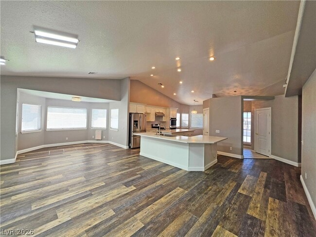 Building Photo - 3630 E Vineyard Dr