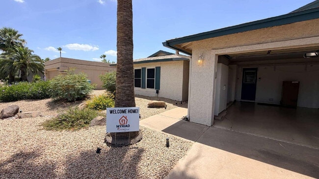 Building Photo - 3827 E Larkspur Dr
