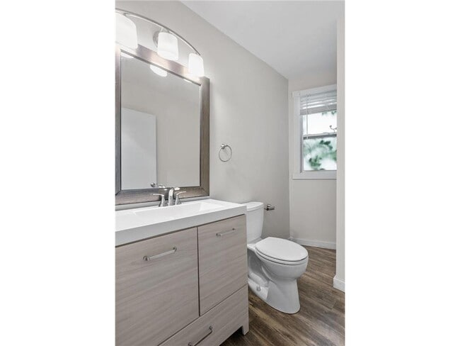 Building Photo - 2610 Dupont Ave S