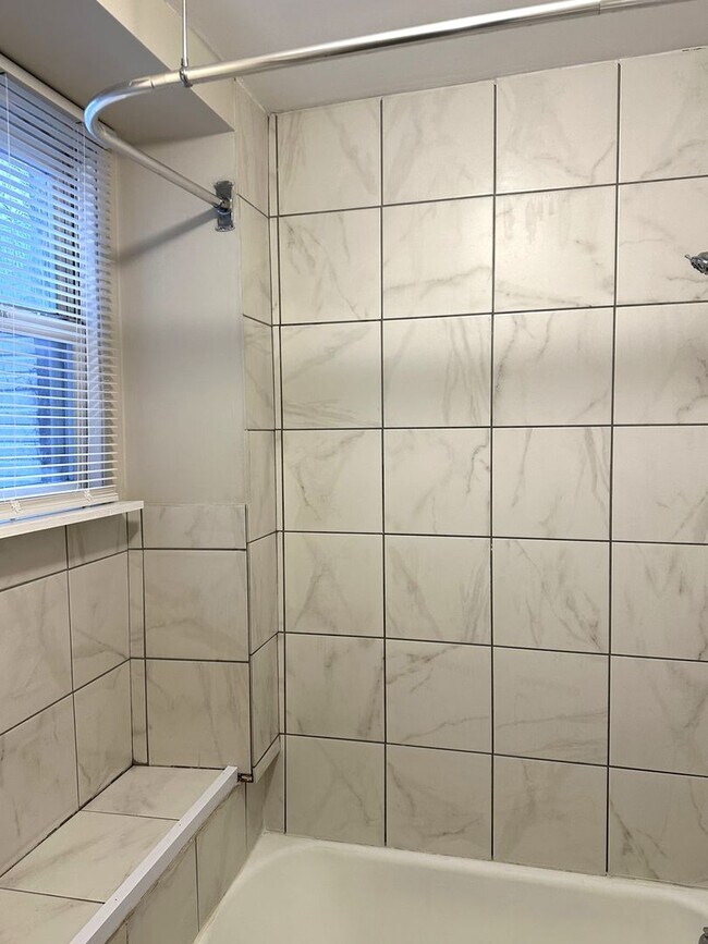 Building Photo - 425 Highland Ave