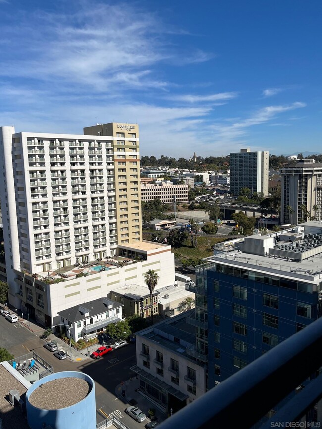 Building Photo - 300 W Beech St