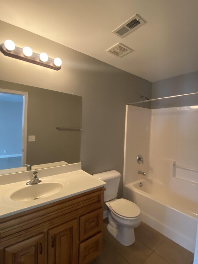 Building Photo - 355 Vineland Pl Dr