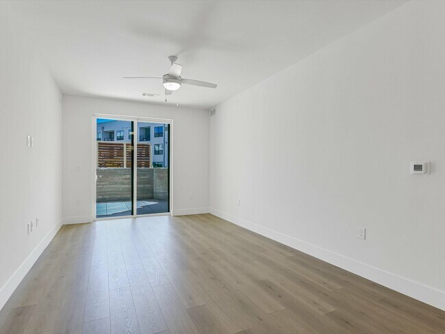 Building Photo - 1701 Simond Ave