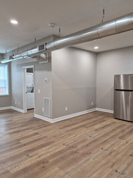 Building Photo - 111 E Main St