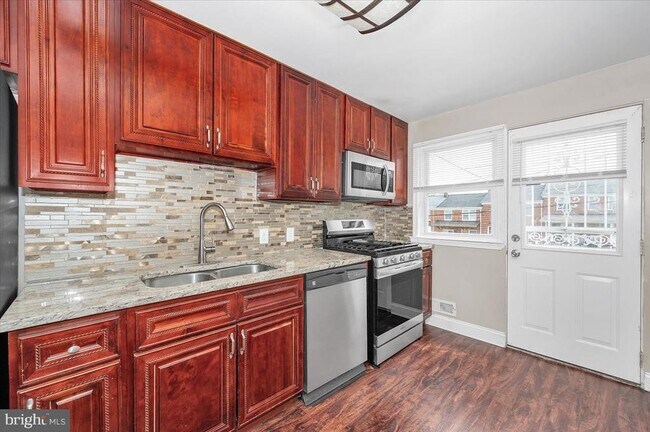 Building Photo - 1551 Langford Rd