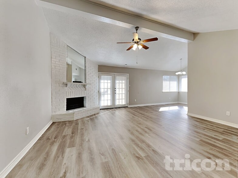 Building Photo - 2214 Townhall Ln