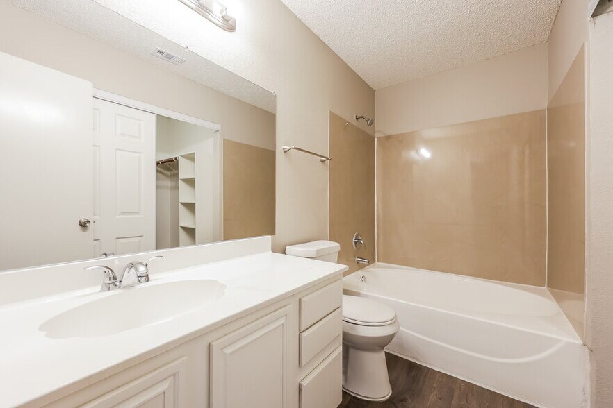 Building Photo - 1433 Spicewood Dr