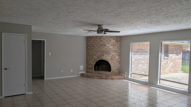 Building Photo - 21355 Park Tree Ln