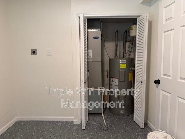 Building Photo - 8301 Pepperidge Dr