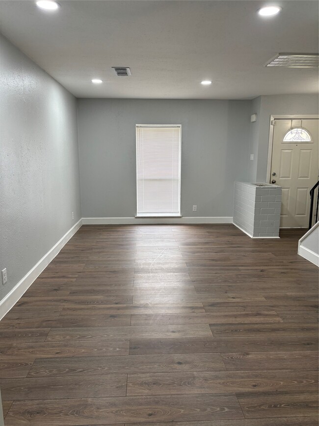 Building Photo - 4115 Tidewater Dr