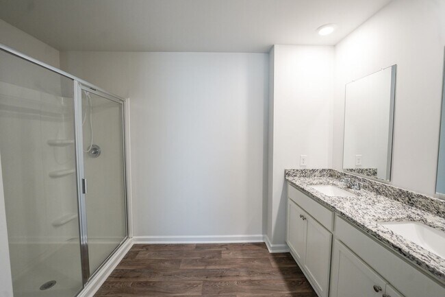 Building Photo - AVAILABLE NOW!