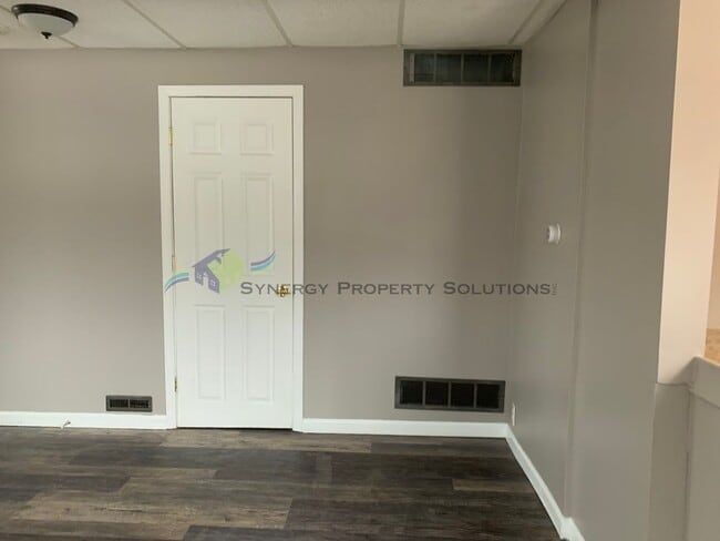 Building Photo - Madison Rental