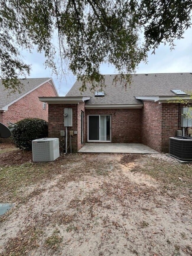Building Photo - Comfortable and Convenient 3 Bedroom Townhome in Wilmington, NC