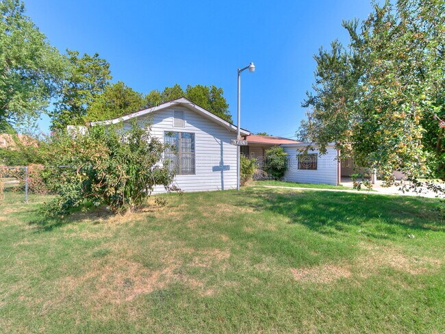 Building Photo - 9706 N Garnett Dr