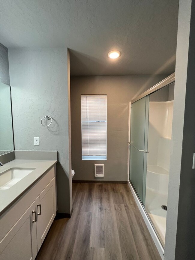 Building Photo - 1306/1308 E Farwell