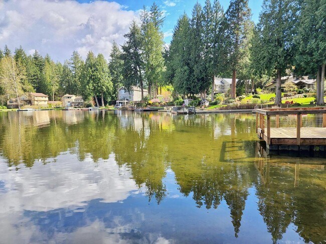 Building Photo - Beautiful 3 Bed 2.5 Bath Waterfront Home in Sammamish