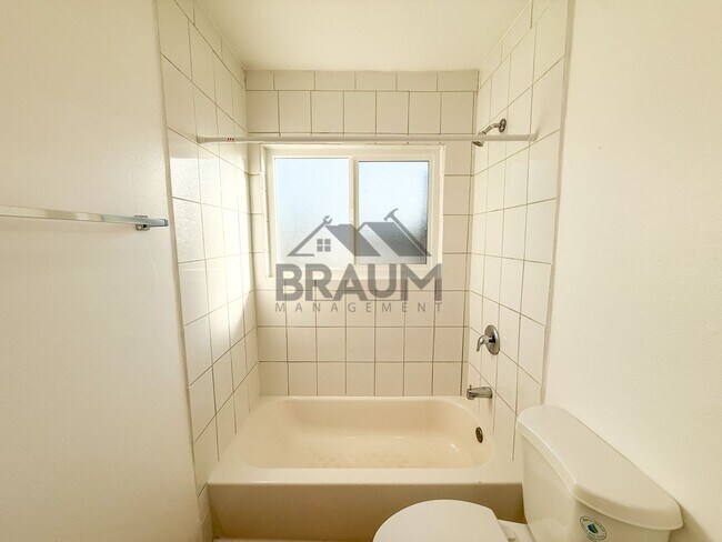 Building Photo - 13129 Oxnard St