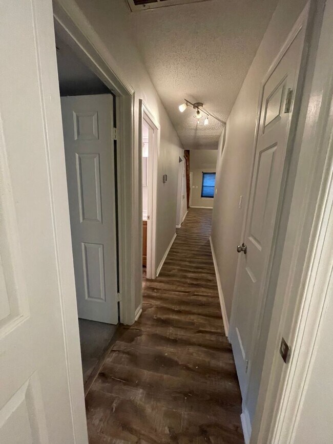 Building Photo - 4 BED / 3 BATH SINGLE FAMILY IN SALEM LAKES!